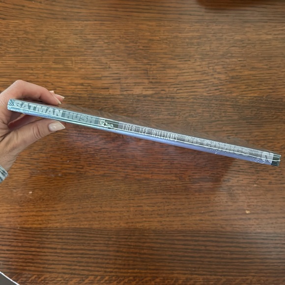 NEW Batman Hush Vol. 2 Hardcover DC Comics | Jim Lee, Jeph Loeb, Scott Williams - Picture 3 of 3